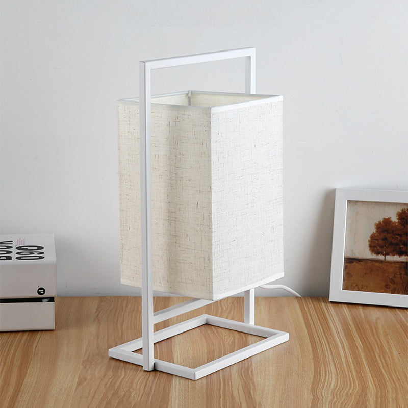 Lampe de bureau rétro blanche en tissu et métal Miot