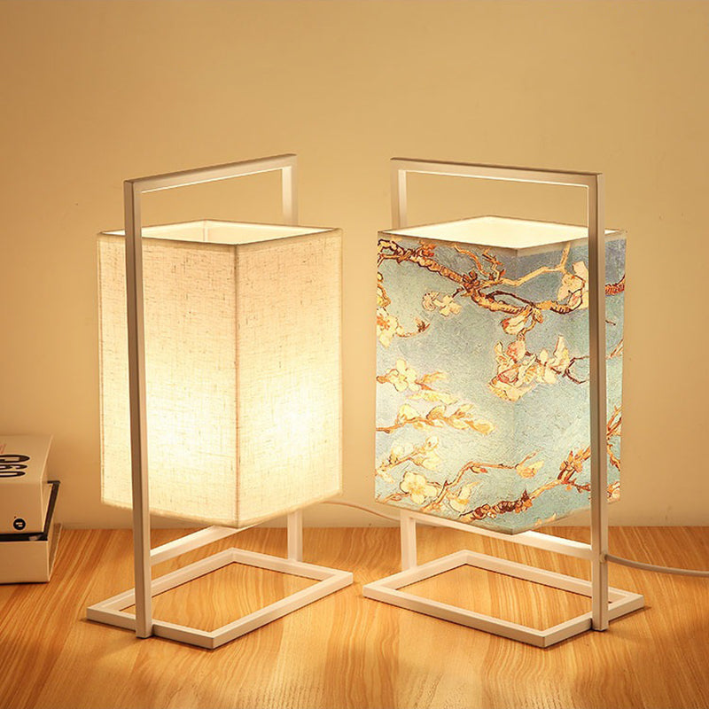 Lampe de bureau rétro blanche en tissu et métal Miot