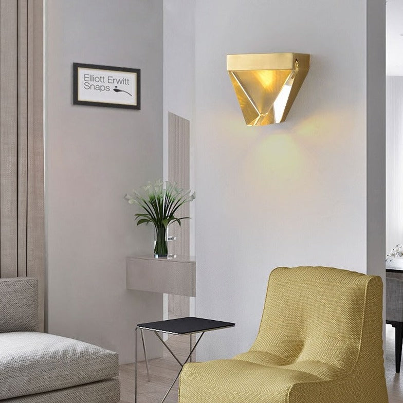 Applique murale moderne Jarrett Pyramide Luxe