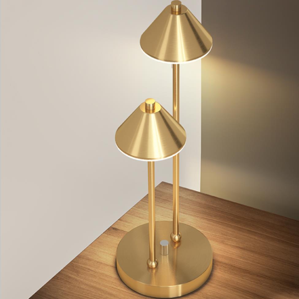 Lampe LED à double bras et abat-jour Irma