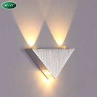 Applique murale LED chromée: Aluminium brossé en triangle
