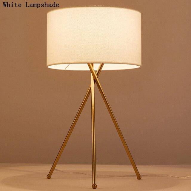 Lampe à poser dorée avec abat-jour en tissu