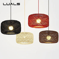 Suspension LED en rotin avec abat-jour coloré