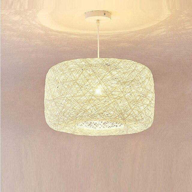 Suspension LED en rotin avec abat-jour coloré