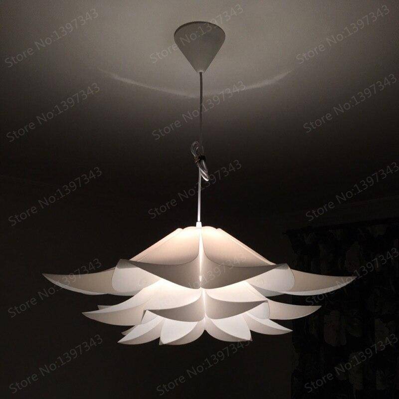Suspension florale blanche design.