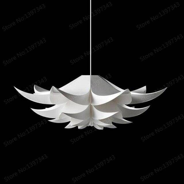 Suspension florale blanche design.