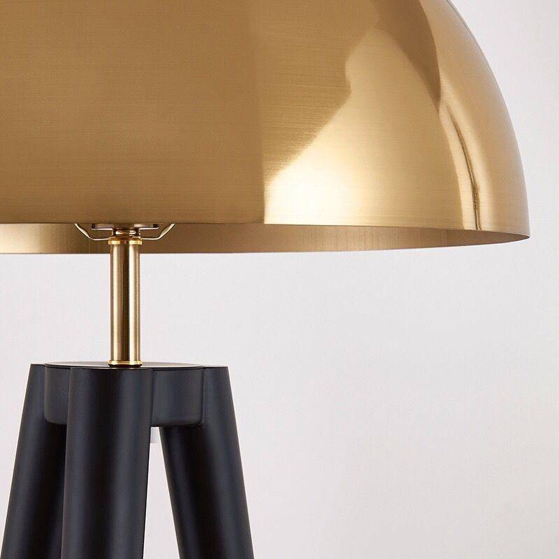 Lampe de table design en bronze