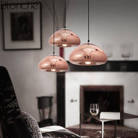 Suspension chromée Xoni: design élégant.