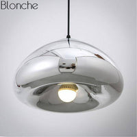 Suspension chromée Xoni: design élégant.