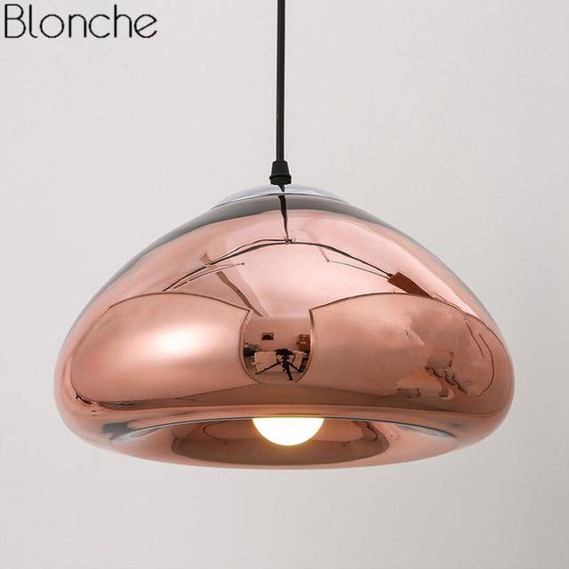 Suspension chromée Xoni: design élégant.