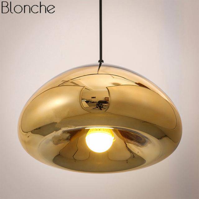 Suspension chromée Xoni: design élégant.
