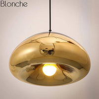 Suspension chromée Xoni: design élégant.