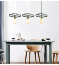 Suspension design vintage en métal en forme de roue