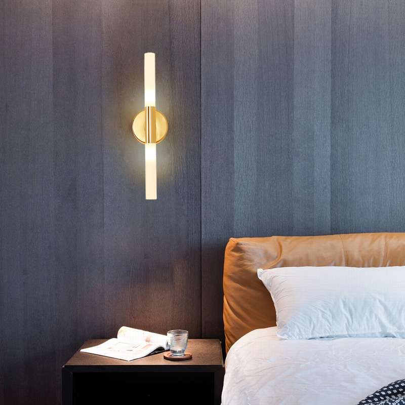 Applique murale LED minimaliste en métal doré