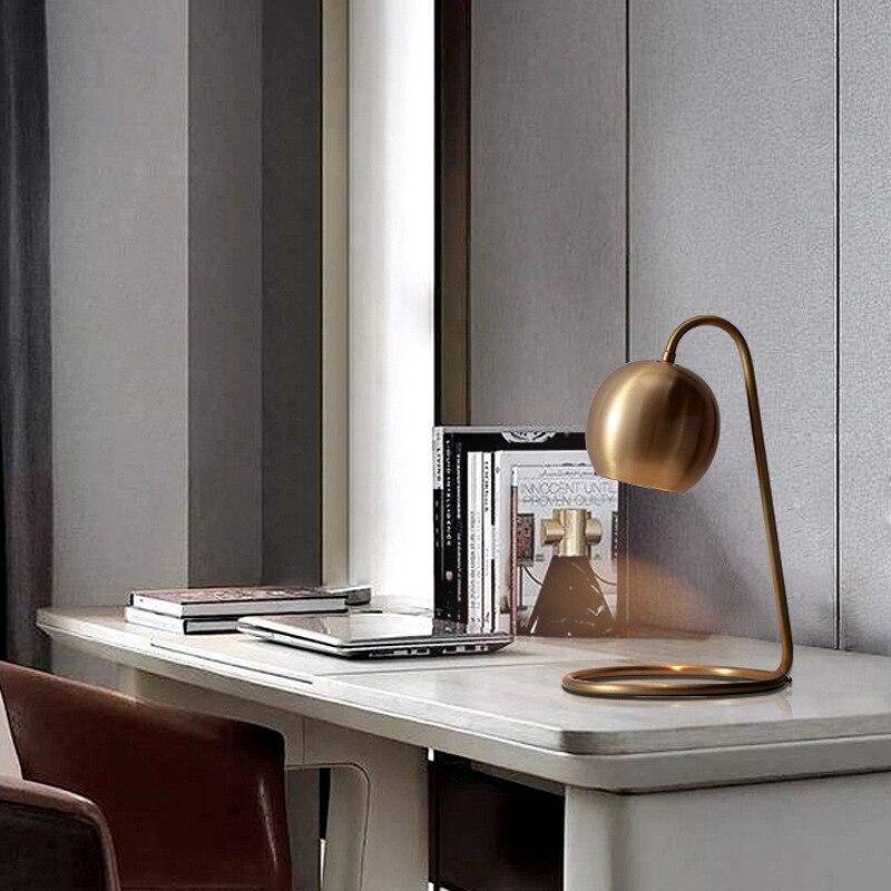 Lampe à poser design LED dorée - Loft