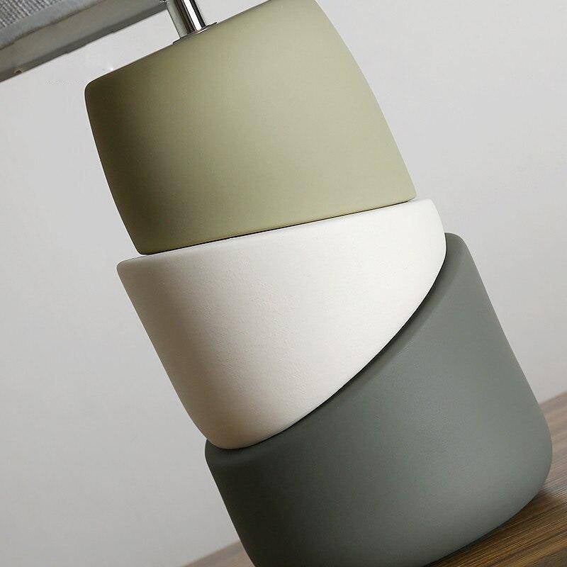 Lampe de chevet design en céramique avec abat-jour en tissu