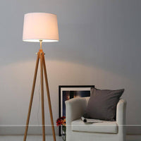 Lampadaire en bois avec abat-jour en tissu Fabric.
