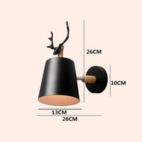 Applique murale en métal avec support en bois et corne de cerf