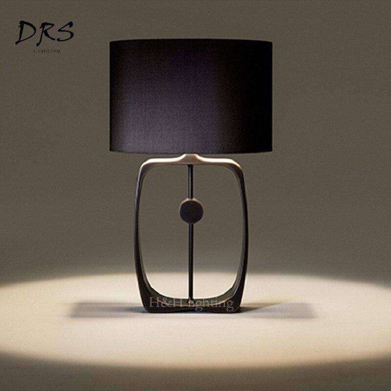 Lampe à poser LED design noir avec abat-jour rond