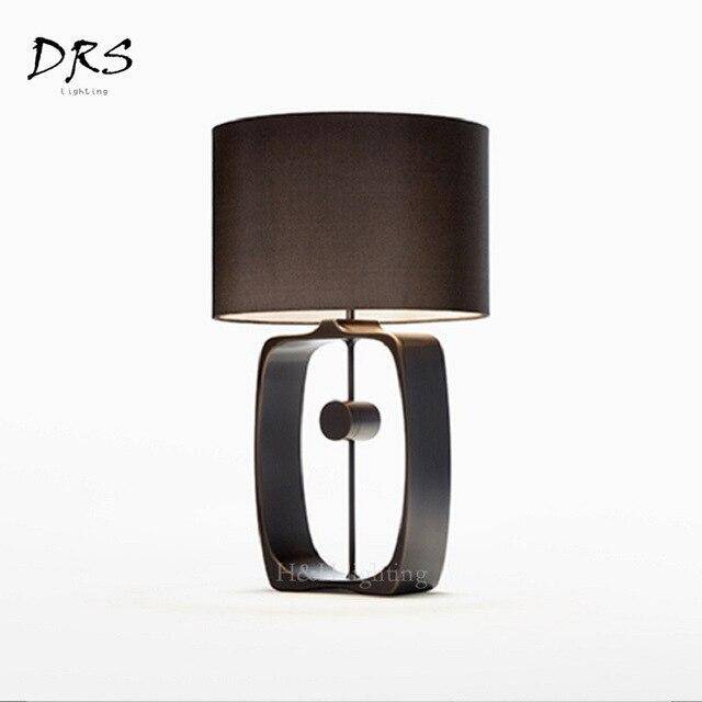 Lampe à poser LED design noir avec abat-jour rond