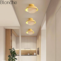 Suspension LED en bois avec abat-jour coloré à la mode