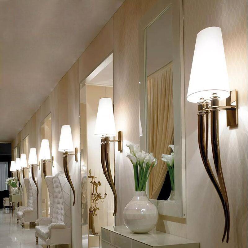 Applique murale LED chromée "Hôtel Luxe"
