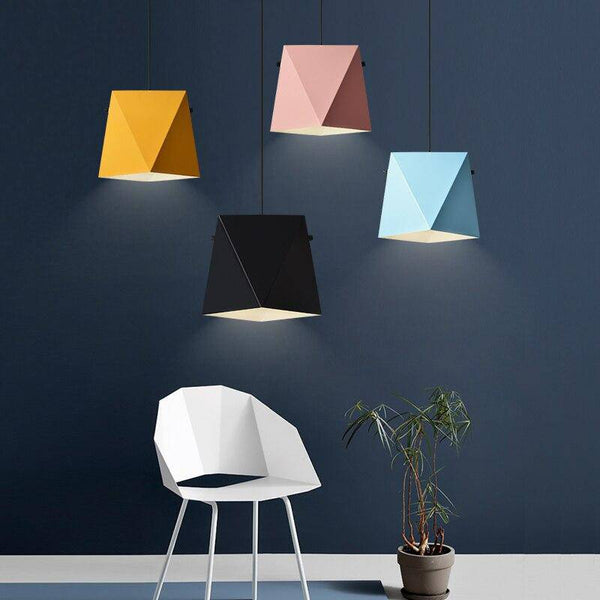 Suspension LED design en métal coloré géométrique