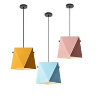 Suspension LED design en métal coloré géométrique