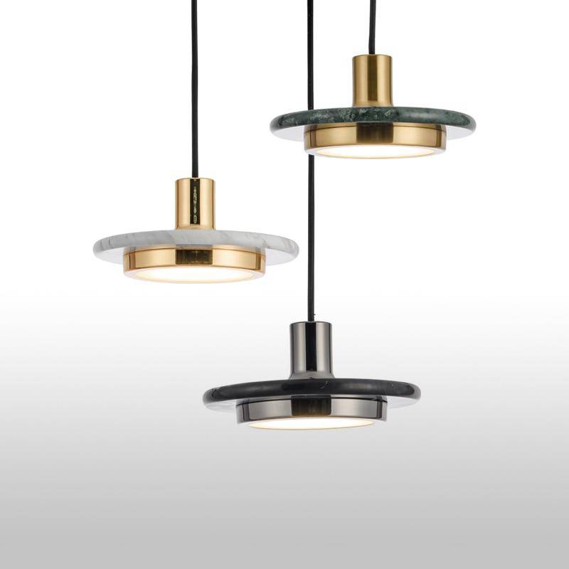 Suspension Line en verre et marbre de marque.