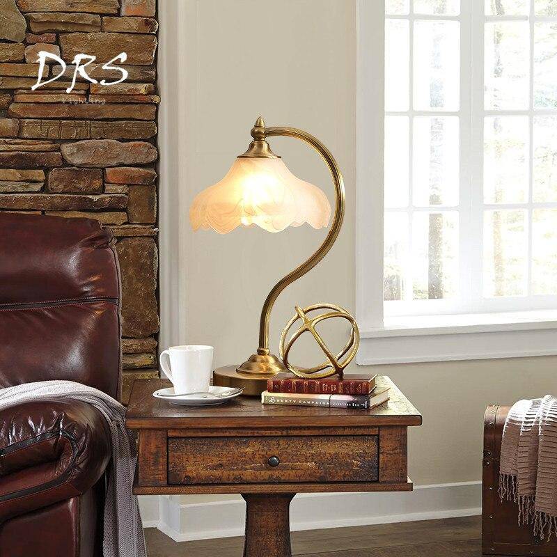 Lampe de table dorée avec abat-jour en verre Copper