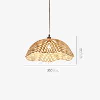 Suspension lumineuse en bambou tissé à la main pour une ambiance rétro.