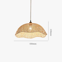 Suspension lumineuse en bambou tissé à la main pour une ambiance rétro.