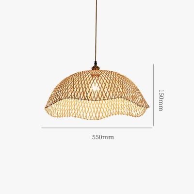 Suspension lumineuse en bambou tissé à la main pour une ambiance rétro.