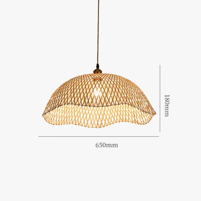 Suspension lumineuse en bambou tissé à la main pour une ambiance rétro.