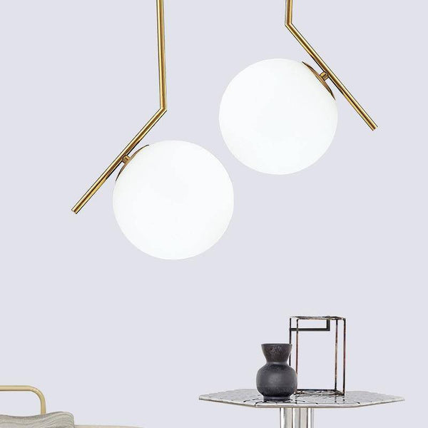 Suspension chic : barre dorée et boule en verre | Marco Lucetti