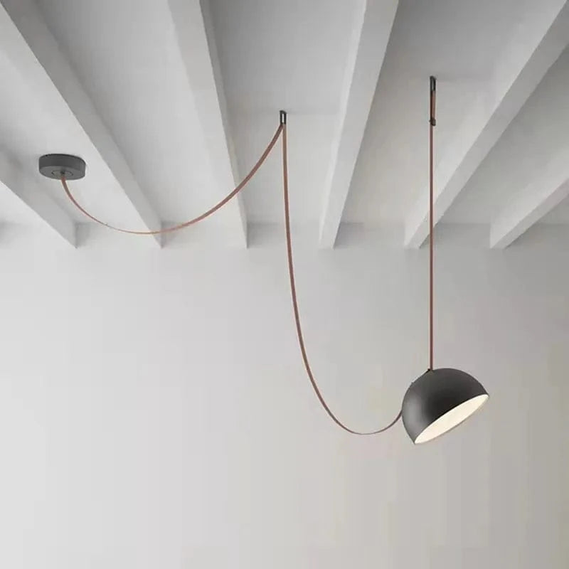 Suspension cuir noir ultra moderne. | Marco Lucetti
