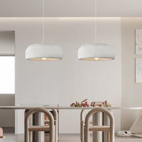 Suspension design blanche avec abat-jour arrondi Mango. | Marco Lucetti
