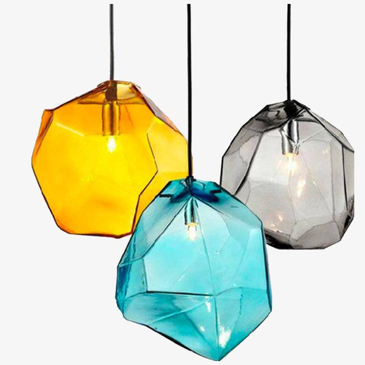 Suspension colorée en verre géométrique