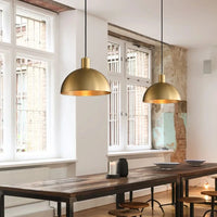 Suspension dorée moderne pour un style extérieur de ferme glamour | Marco Lucetti