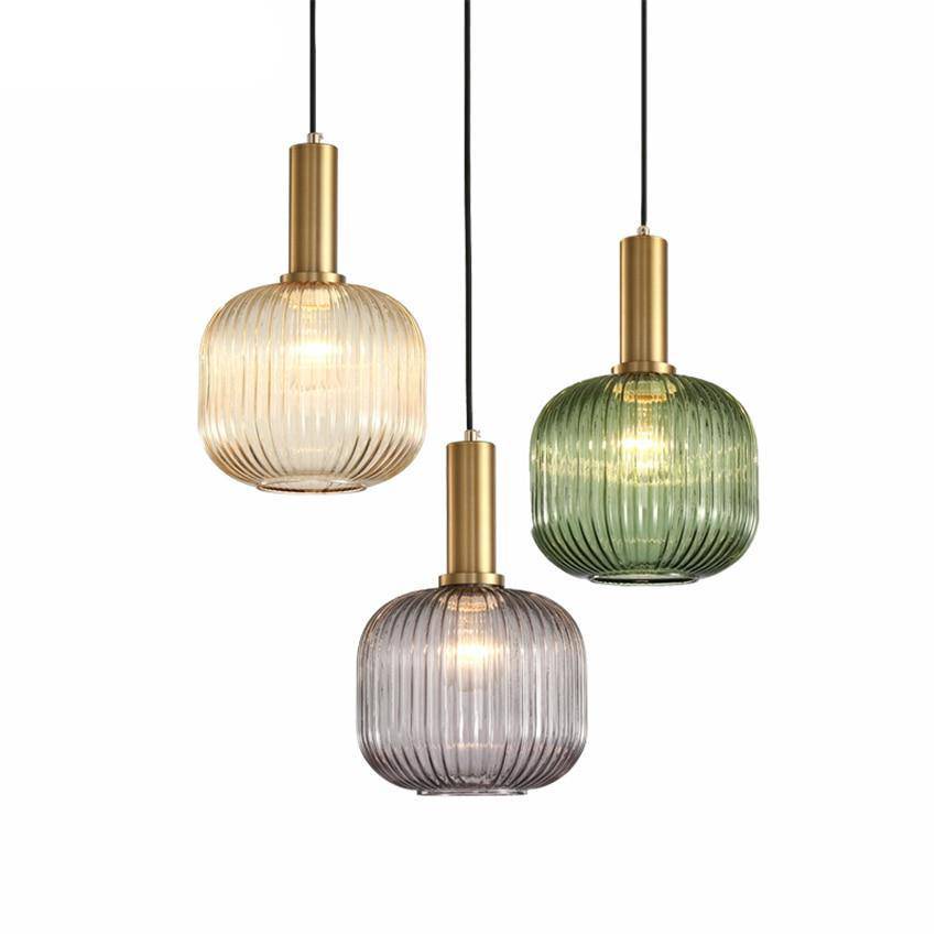 Suspension en verre coloré et base dorée, style élégant. | Marco Lucetti
