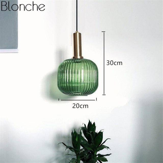 Suspension en verre coloré et base dorée, style élégant. | Marco Lucetti Vert