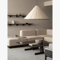 Suspension Japonaise en cône de papier de riz pour un salon de thé plein d'atmosphère | Marco Lucetti