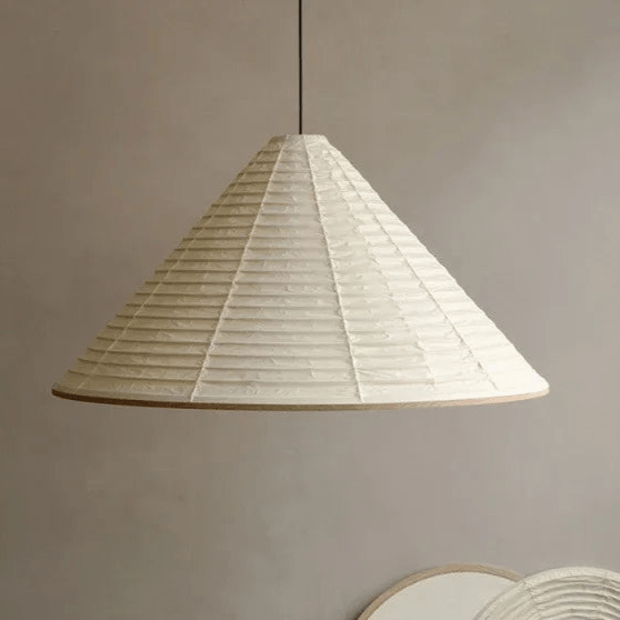 Suspension Japonaise en cône de papier de riz pour un salon de thé plein d'atmosphère | Marco Lucetti