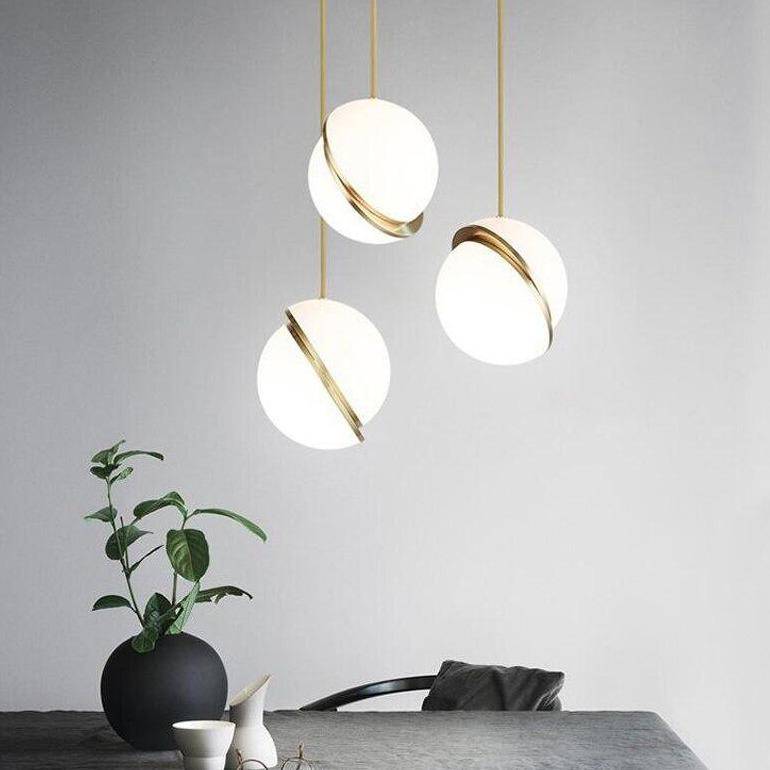 Suspension LED demi-sphère blanche "Lumière Phube" | Marco Lucetti