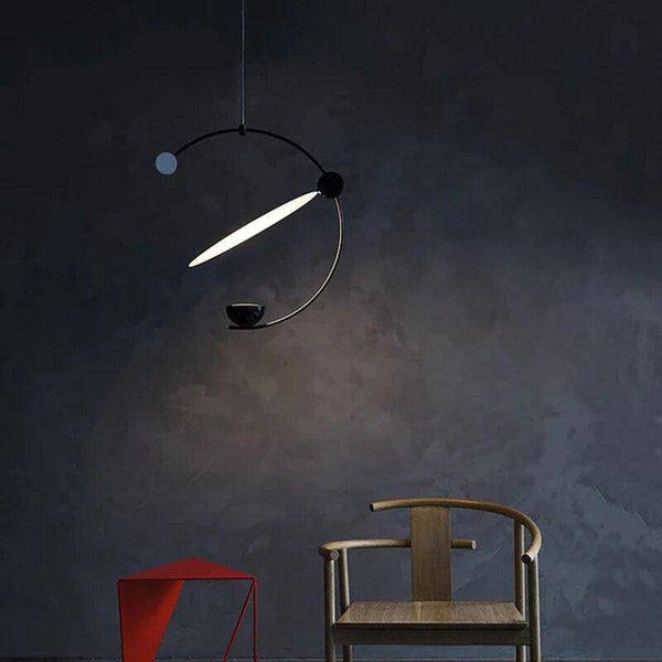 Suspension LED élégante: Arc de cercle noir & boule lumineuse | Marco Lucetti