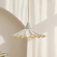 Suspension LED en céramique blanche par un créateur de mode | Marco Lucetti