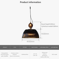 Suspension LED en verre au design nordique contemporain.