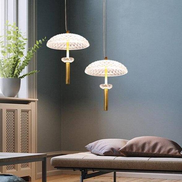 Suspension LED en verre avec abat-jour arrondi et finition dorée. | Marco Lucetti