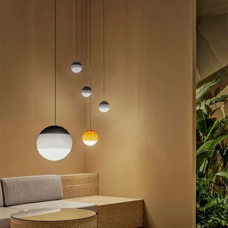 Suspension LED en verre inspiré du design nordique pour hôtellerie et chambre prestigieuse | Marco Lucetti