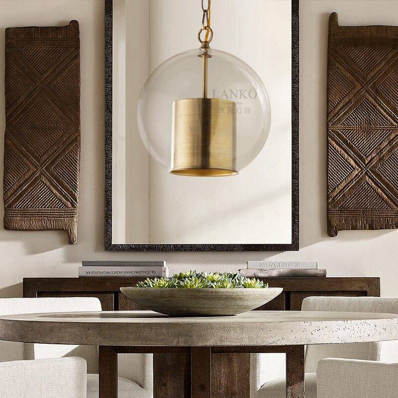 Suspension LED Luxe avec abat-jour doré cylindrique et boule en verre | Marco Lucetti